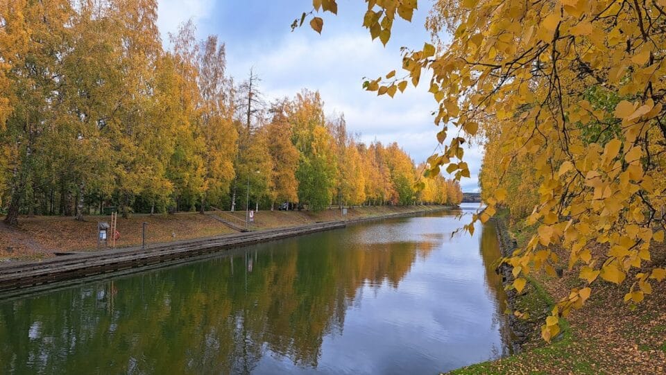 Vääksyn syksyinen kanava